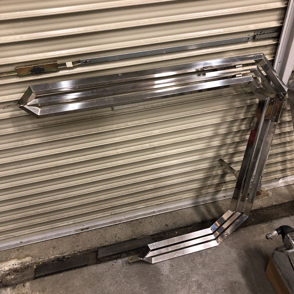 ステンレス 蓋付 ダンパー付屑入投入口 三角錐カシメ スガツネ工業 
