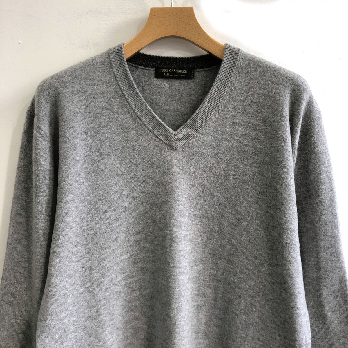 驚きの破格値，格安 カシミヤ100% 最高級 Pure cashmere ピュア カシミアウール ニット セーター Mサイズ /メンズ/グレー/Vネック(セーター)｜売買されたオークション情報、yahooの商品情報をアーカイブ公開 - オークフ セーター