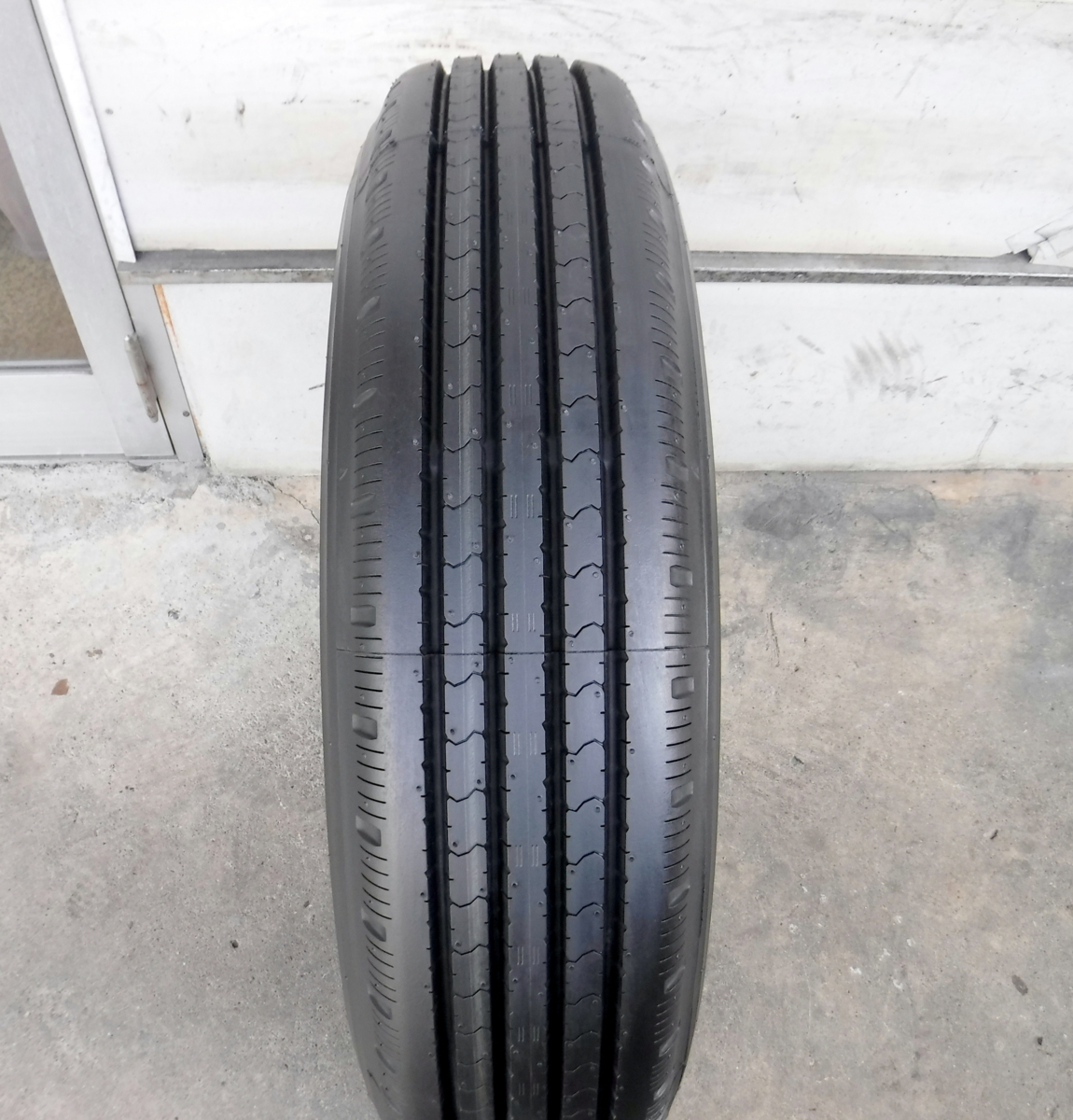  225/80R17.5 123/122L YOKOHAMA ヨコハマ SUPER STEEL RY138E 激安 1本価格_I88(タイヤ)｜売買されたオークション情報、yahooの商品情報をアーカイブ公開 - オークファン タイヤ