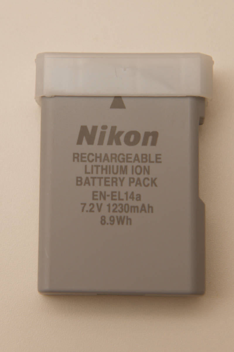 【美品】ニコン Li-ionリチャージャブルバッテリー EN-EL14a