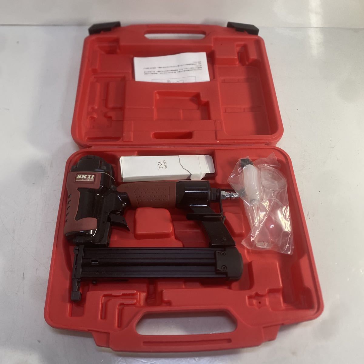  藤原産業 常圧 エア仕上げ釘打ち機 SA-F35-Z1 フィニッシュネイラ 大工道具(エアタッカー)｜売買されたオークション情報、yahooの商品情報をアーカイブ公開 - オークファン エアタッカー