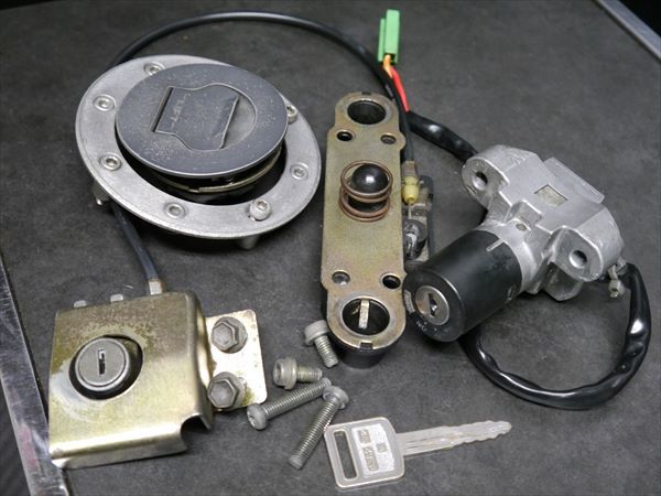 GSX400インパルス GK79A純正キー 鍵ASSYメイン タンク シート GS400 