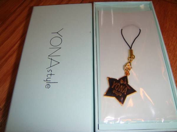 パク・ヨンハロッテ免税店YONA style公式グッズ★携帯ストラップ_1