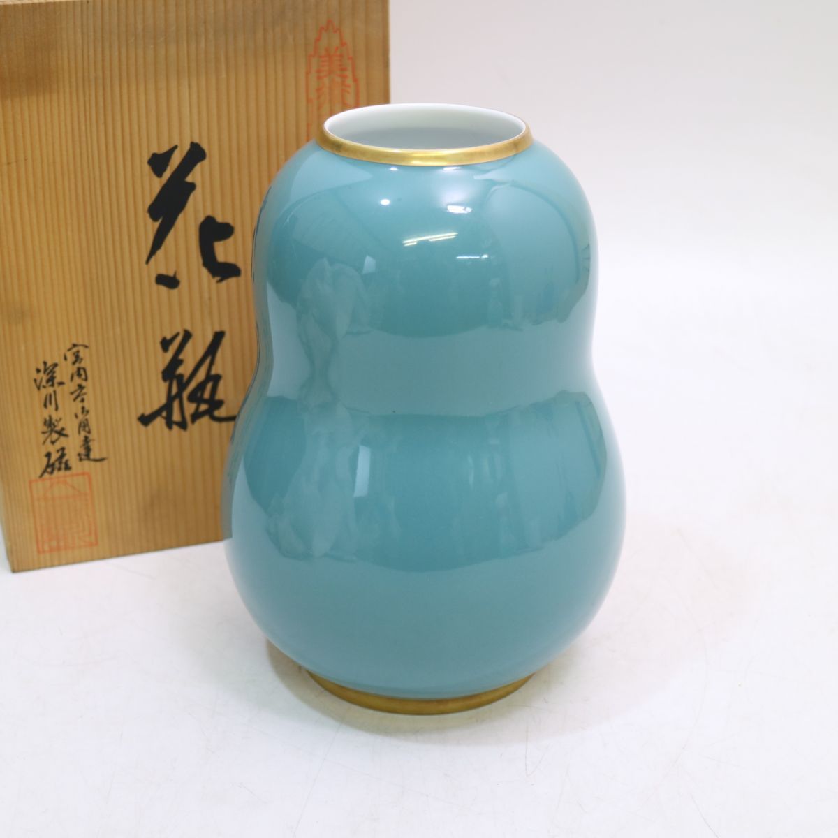 美術有田焼 宮内庁御用達 深川製磁 花瓶 青磁 ひさご型 金彩 花生 生花 活花 花入 華道具 和室 茶室 床の間 飾物 インテリア 木箱 Eg877 青磁 売買されたオークション情報 Yahooの商品情報をアーカイブ公開 オークファン Aucfan Com 美術有田焼 宮内庁御用達 深川製磁 花瓶 青磁 ひさご型 金彩 花生 生花 活花 花入 華道具 和室 茶室 床の間 飾物 インテリア 木箱 Eg877 青磁 売買されたオークション情報 Yahooの商品情報をアーカイブ公開 オークファン Aucfan Com