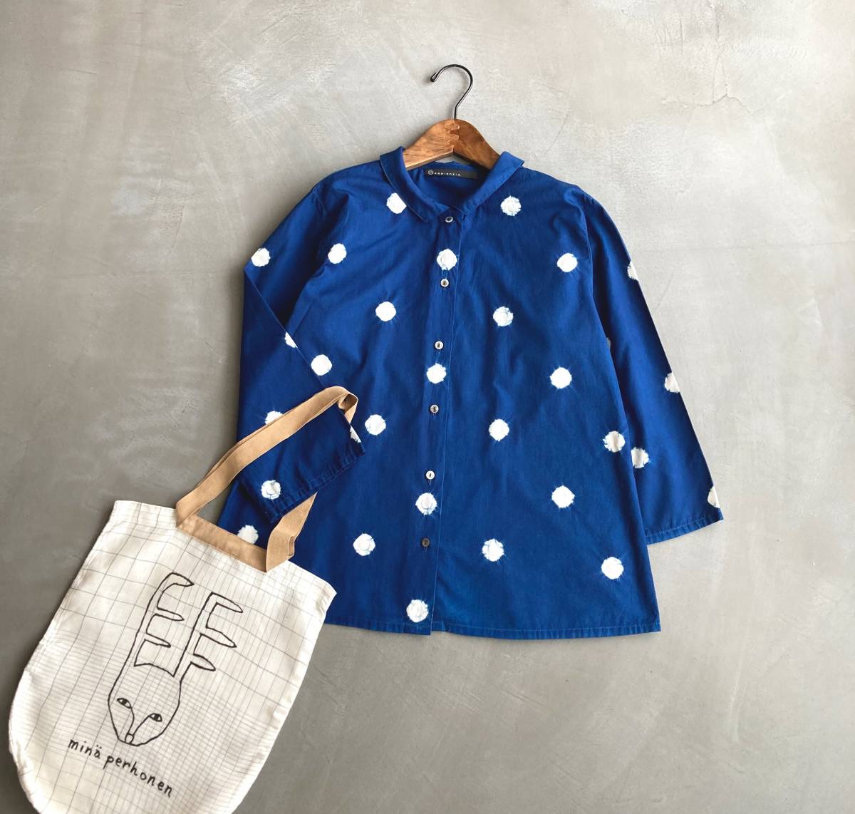 Sapientia サピエンティア 絞り模様が素敵 七分袖シャツ 藍色 コットン100 日本製 Mサイズ 売買されたオークション情報 Yahooの商品情報をアーカイブ公開 オークファン Aucfan Com