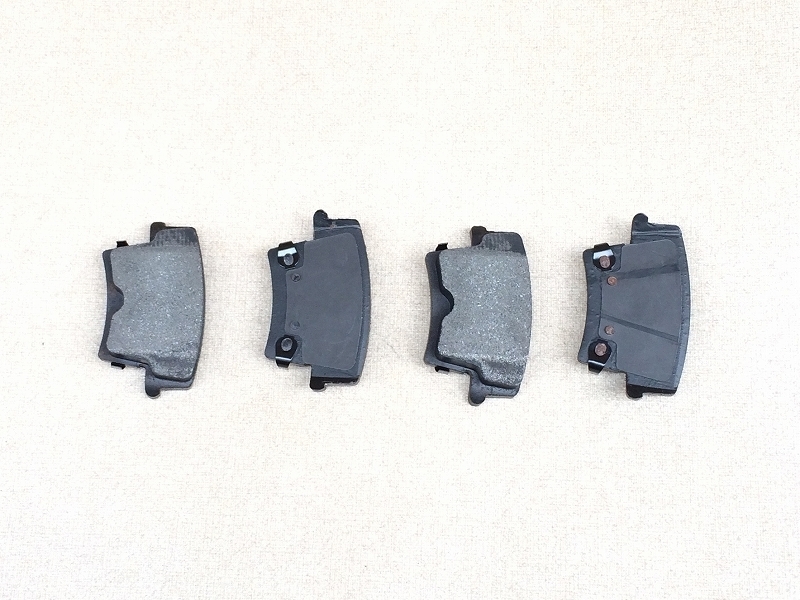 05-08y 2.7L/3.5L/5.7L用 リア ブレーキパッド 後ろ 一台分◆ダッジ マグナム◆リヤ ブレーキパット 新品 後 05 06 07 08 300C 2.7L 3.5L 3.6L Ks-SPEED V8-5.7L