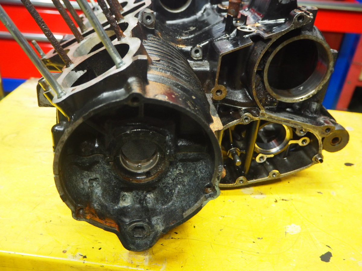 ホンダ純正　CBX400Fエンジンパーツ　純正クランクケース上下　使用可能　純正打刻　程度まずまず CBX400F クランクケース HONDA クランクケース組み立て 中国ホンダ ホンダ