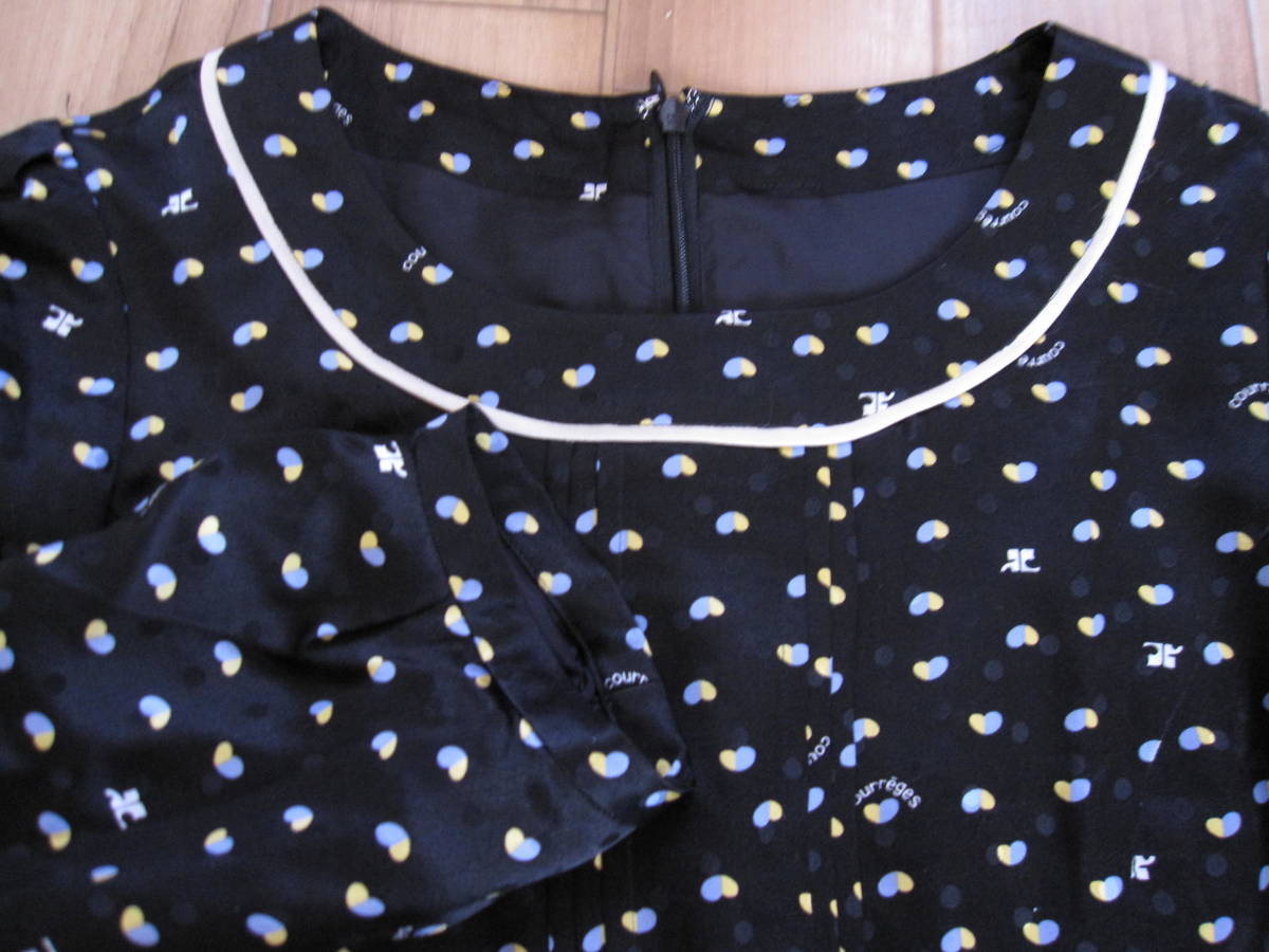 クレージュ 総柄ロゴ入りイラストワンピースチュニック38m9 シルク100 イトキン その他 売買されたオークション情報 Yahooの商品情報をアーカイブ公開 オークファン Aucfan Com