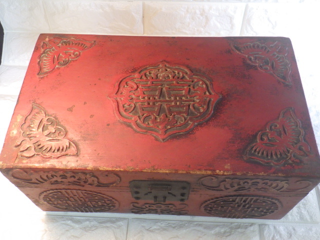希少品　李朝家具　赤色 木製 重箱 金色模様　インテリア　小物入れ 古民具 古民芸 李朝 李朝家具 中国美術 本革製 支那鞄 骨董 大正時代