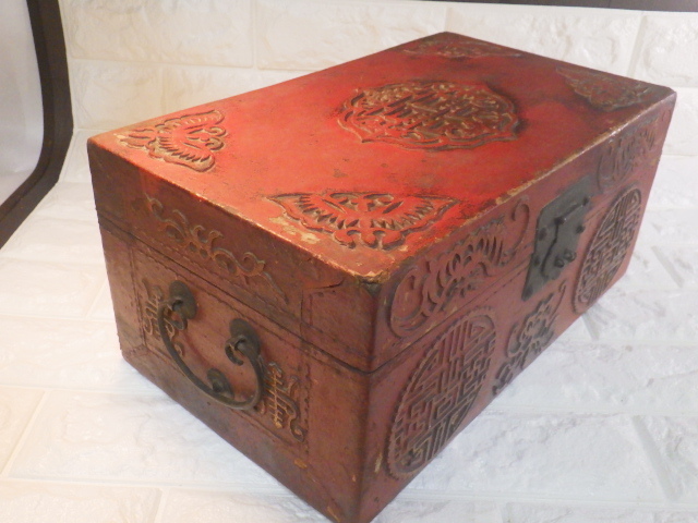希少品　李朝家具　赤色 木製 重箱 金色模様　インテリア　小物入れ 古民具 古民芸 李朝 李朝家具 中国美術 本革製 支那鞄 骨董 大正時代