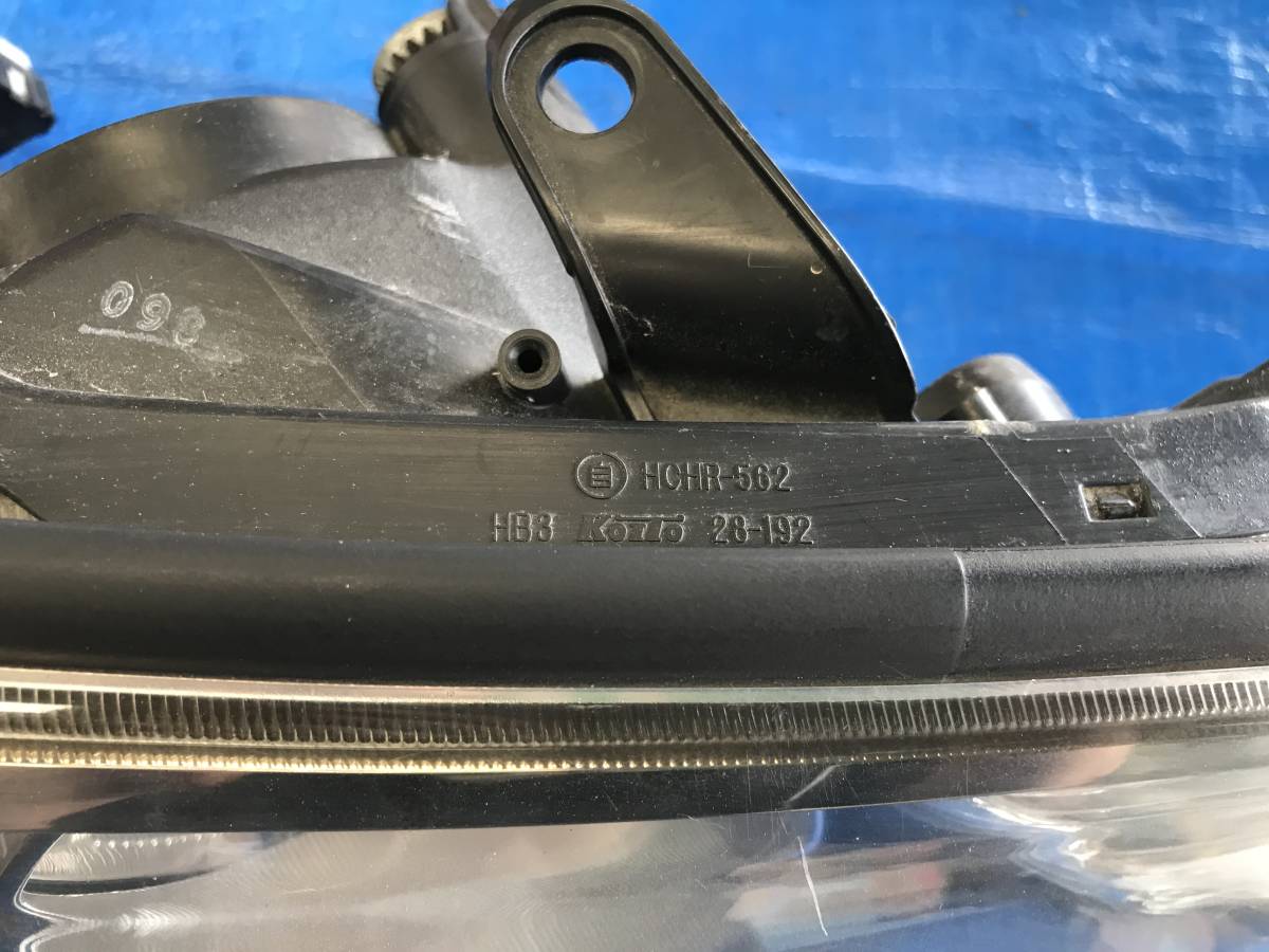 エスティマ 前期 ACR50 ACR55 右ヘッドライト HID 刻印70 Koito 28-192