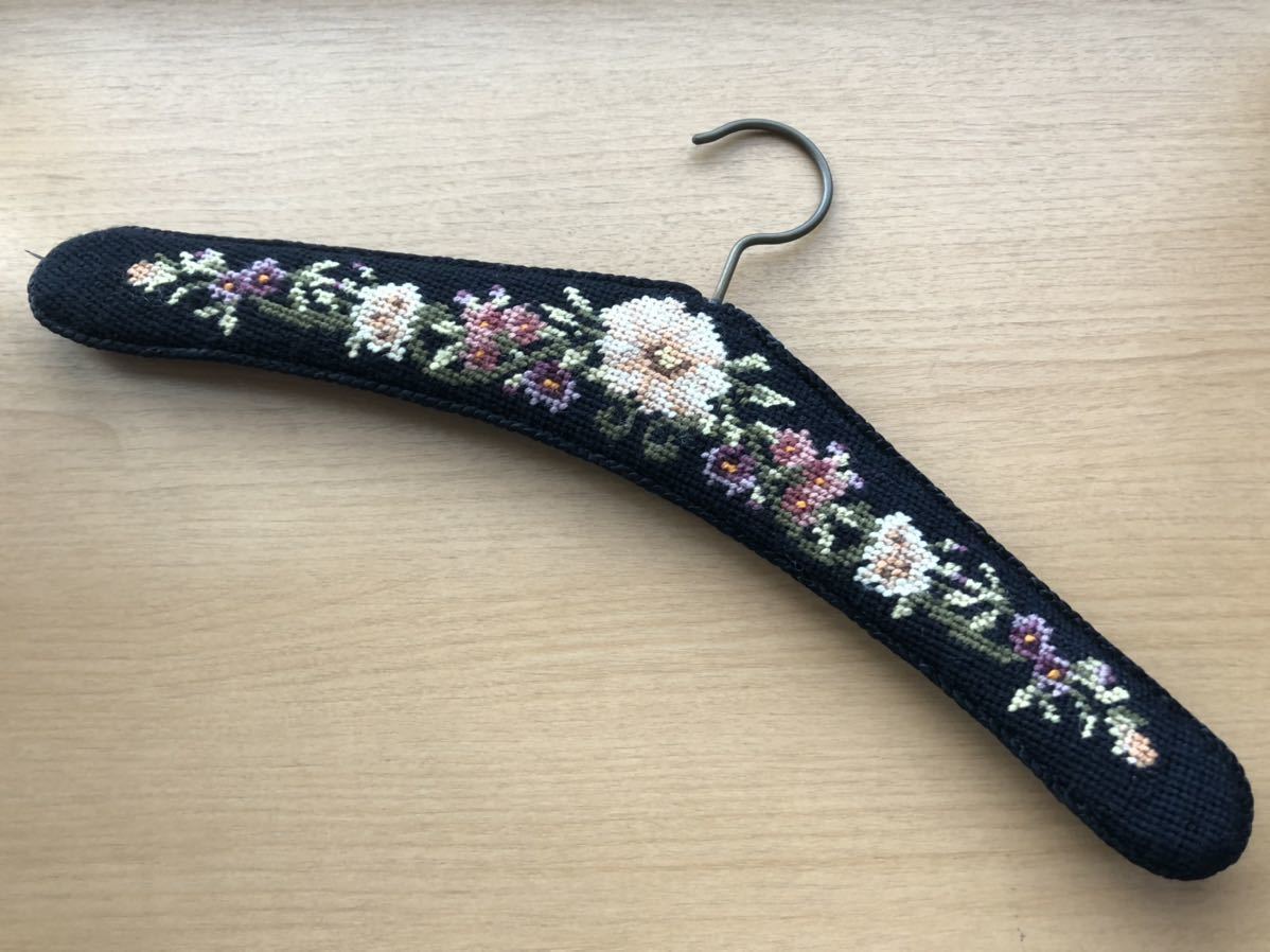 プチポワン 刺繍 フランスヴィンテージ ハンガー 花柄 | 白 紫 カーキ