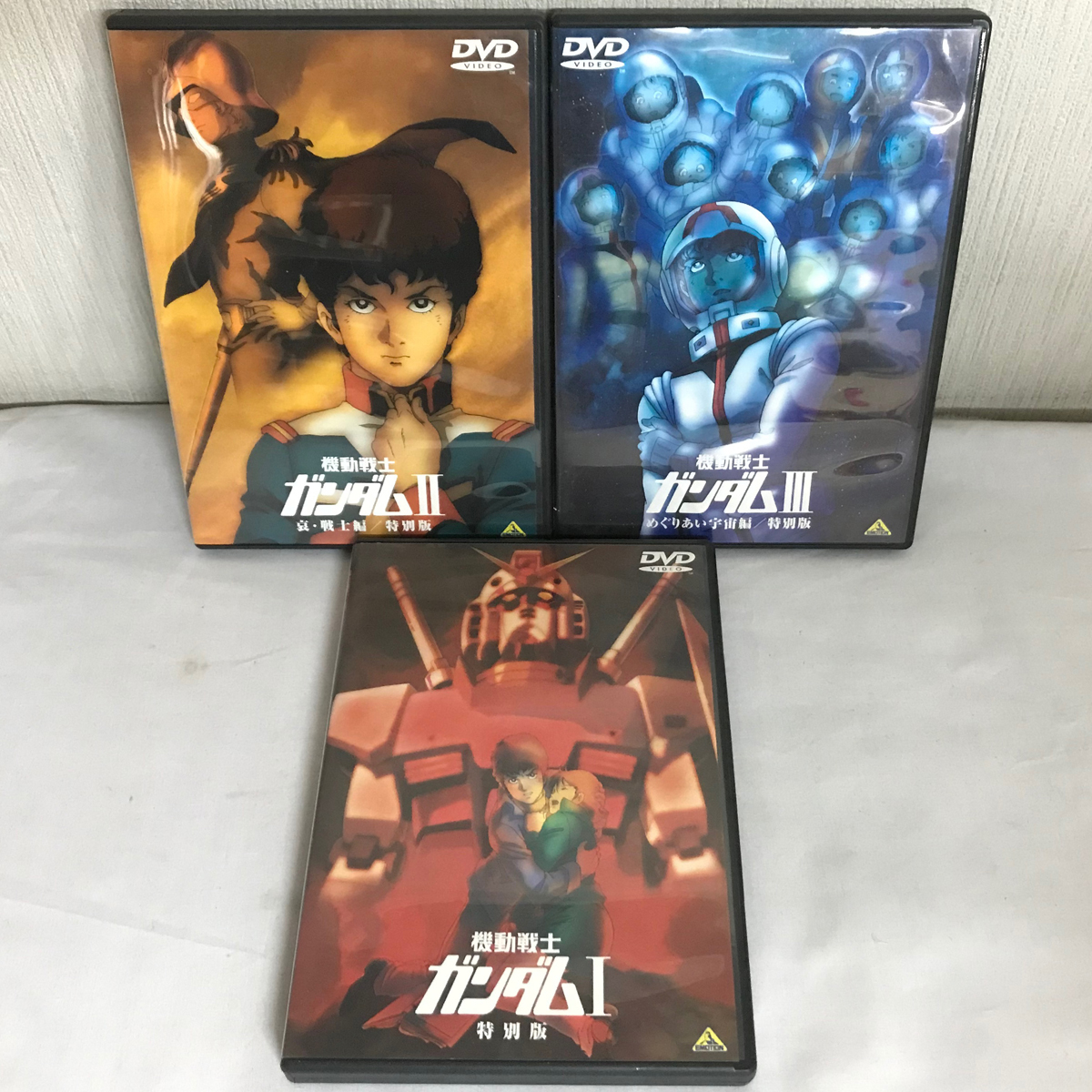 劇場版 機動戦士ガンダム Dvd 特別版 1 2 3 3巻セット I Ii 哀 戦士編 Iii めぐりあい宇宙編 か行 売買されたオークション情報 Yahooの商品情報をアーカイブ公開 オークファン Aucfan Com