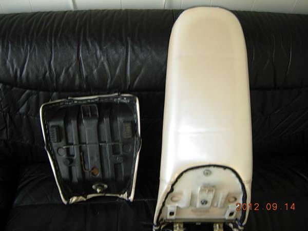 バンディット250gj74a 装着可能　三段シート‼️値下げ中！ バンディット 250 GJ74A 三段シート 45センチ(社外品)｜売買