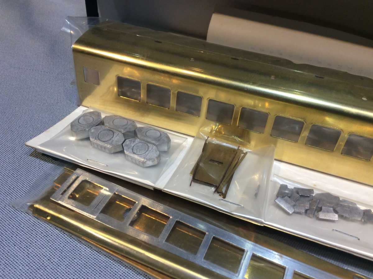 フェニックス模型 オロ11(床下器具付き)ボディバラキット_2