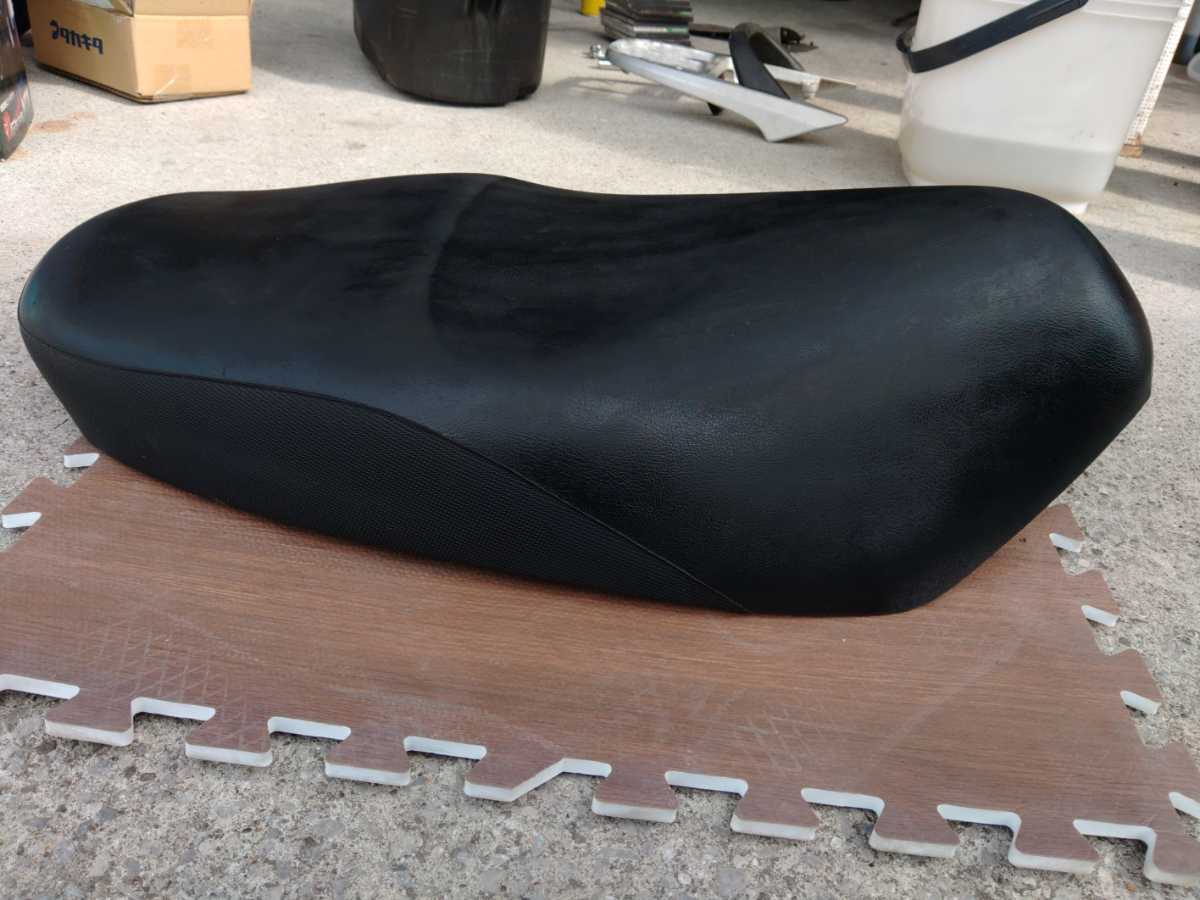 JF06 リード100 シート　破れ無し