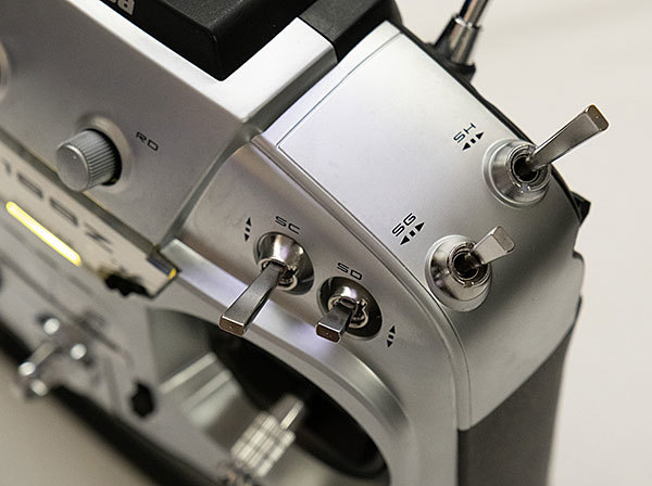 美品！Futaba　フタバ T18SZ プロポ 送信機　ヘリ用 FUTABA T18SZ ヘリ用 送信機のみ Futaba フタバ T18MZ ⁄ PROPO |