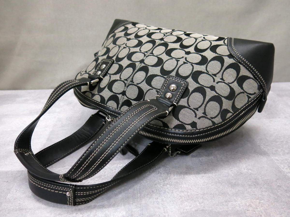 ○未使用○COACH コーチ○ハンプトンズ シグネチャー F13977 
