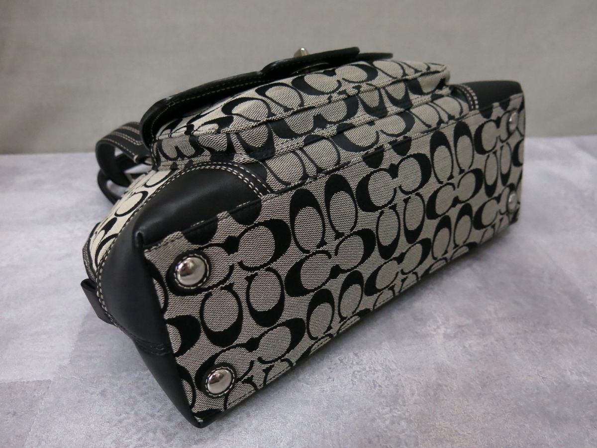 ○未使用○COACH コーチ○ハンプトンズ シグネチャー F13977 