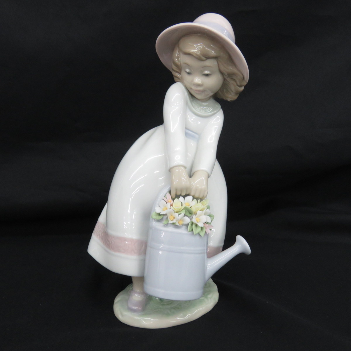 NAO by LLADRO リヤドロ じょうろと少女 陶器人形 リヤドロ 少女 置物