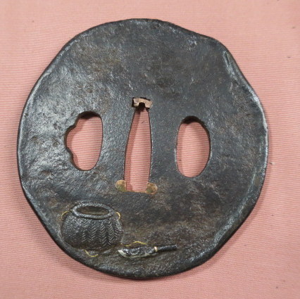 優品 音色良 鉄鍔 象嵌 丸形 刀装具 三日月の図 ○秀 銘