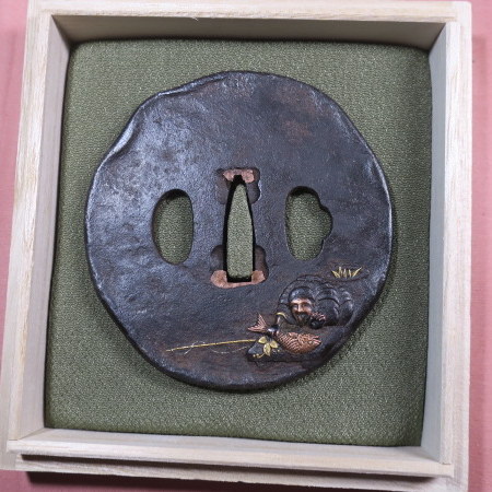 優品 音色良 鉄鍔 象嵌 丸形 刀装具 三日月の図 ○秀 銘