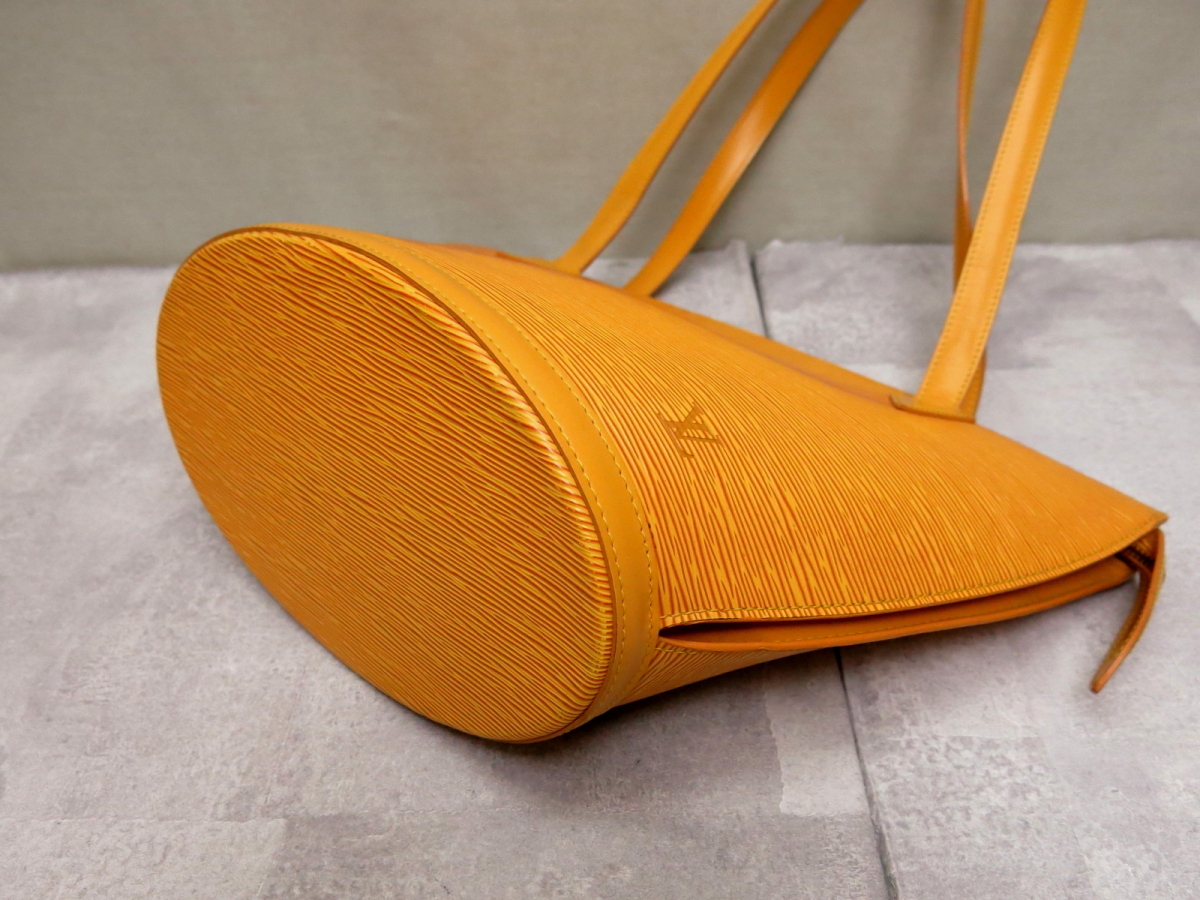 美品○LOUIS VUITTON ルイ・ヴィトン○エピ サンジャック ポワニエ 