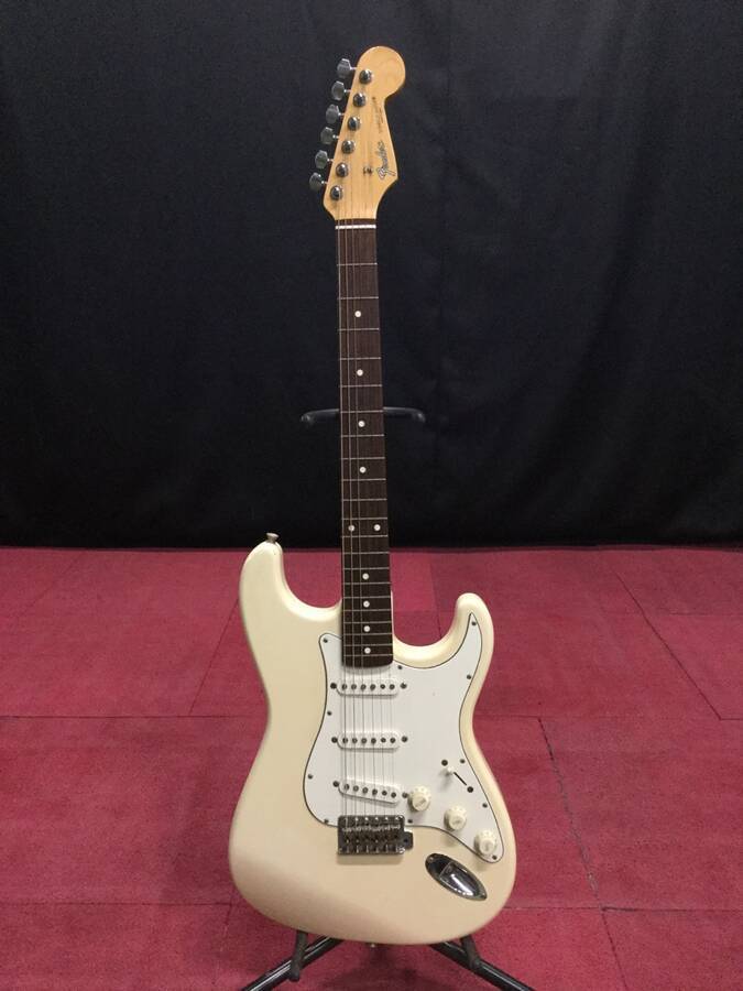 Fender Japan フェンダー ストラトキャスター エレキギター シリアルNo