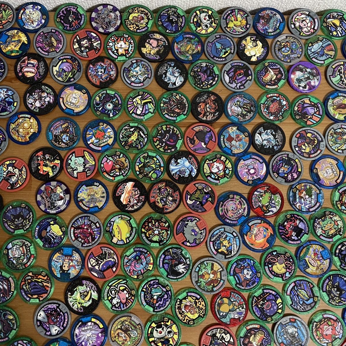 妖怪メダル 妖怪ウォッチ 大量 まとめ売り いっぱい たくさん 250枚以上 メダルゲーム 売買されたオークション情報 Yahooの商品情報をアーカイブ公開 オークファン Aucfan Com