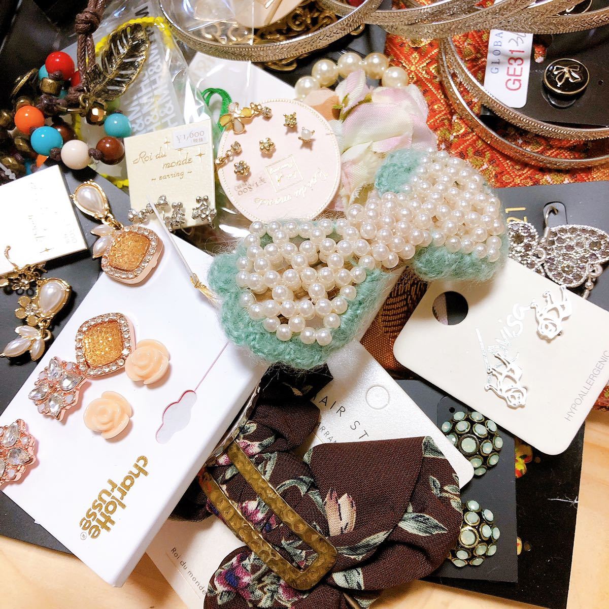 大量 M アクセサリー 1.2kg 未使用ブレスレットへアアクセサリー ピアス イヤリング等 まとめて まとめ売り セット M-0105t_2