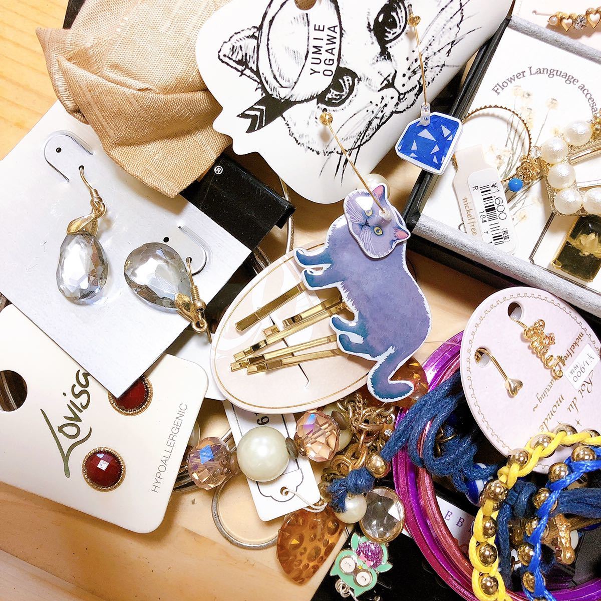 大量 M アクセサリー 1.2kg 未使用ブレスレットへアアクセサリー ピアス イヤリング等 まとめて まとめ売り セット M-0105t_5