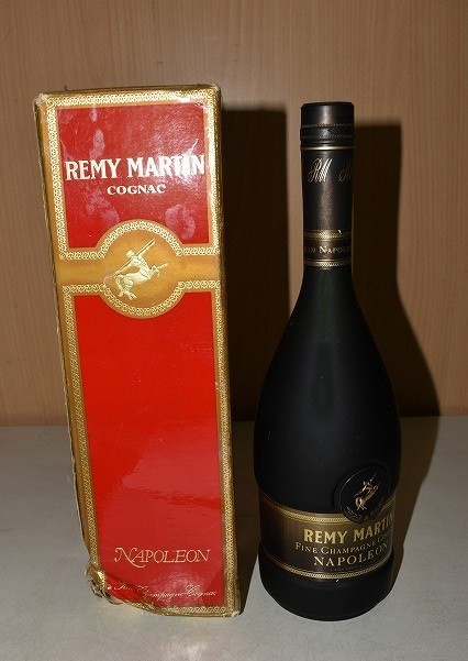 60/6A98☆古酒 未開栓 REMY MARTIN レミーマルタン ナポレオン 700ml