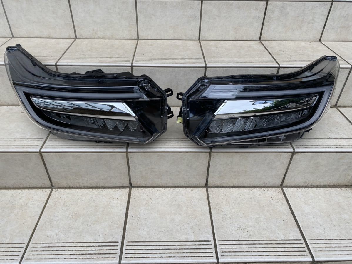 美品 RP ステップワゴンスパーダ　後期　左右 ヘッドライト　LED