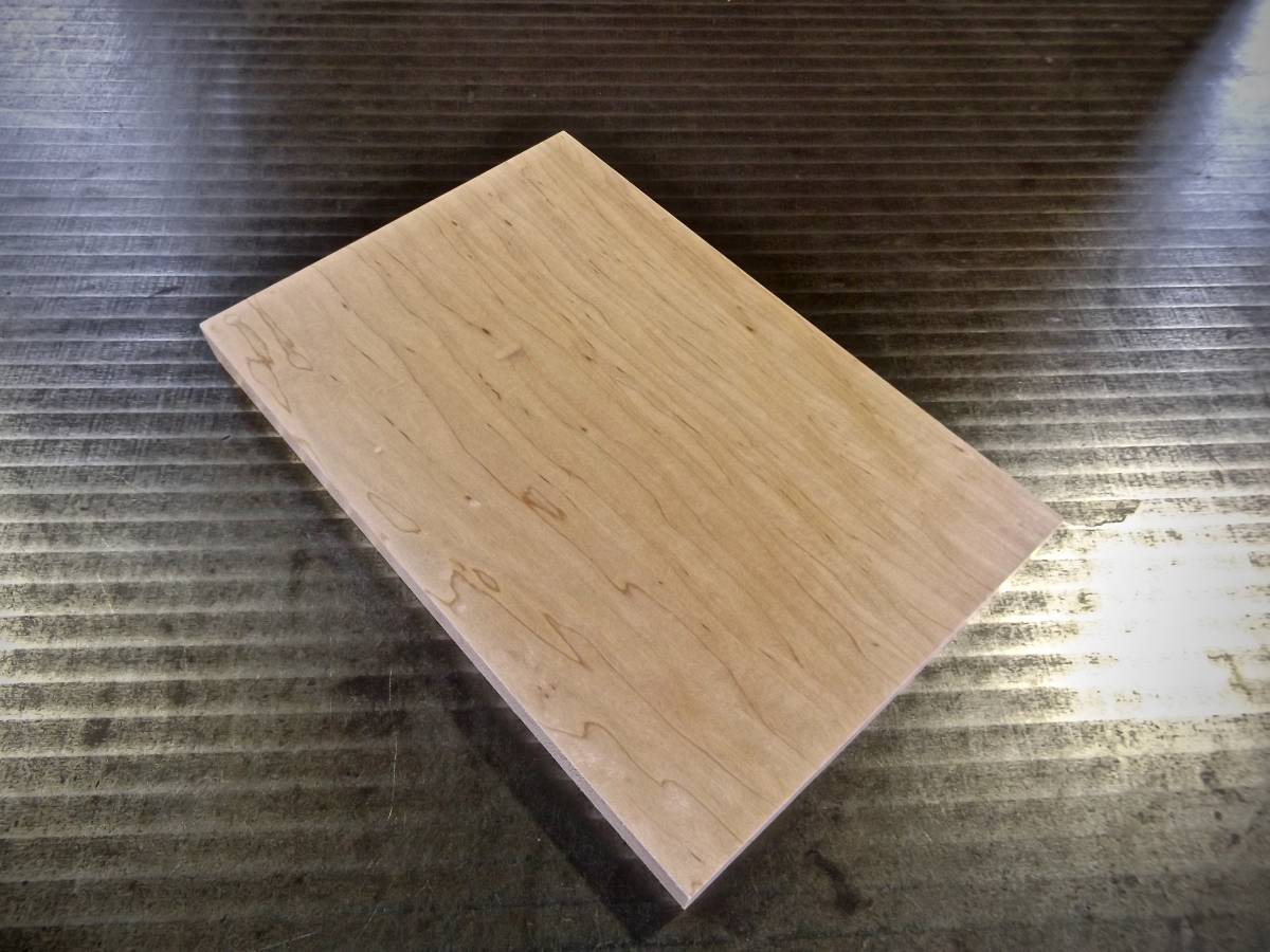 かえで杢（楓） チジミ杢 玉杢 （300×200×22）mm 1枚 無垢一枚板 送料無料 [2678] メープル カエデ キヤンプ 道具 まな板 材料 木材 