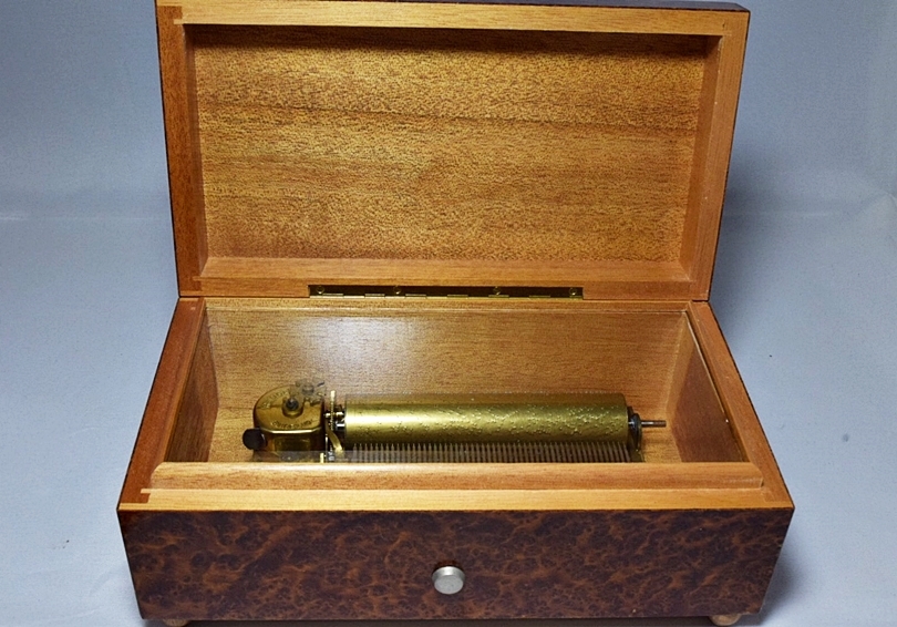 新品☆フェリス女学院大学卒業記念品☆オルゴール＆ペンダントトップ