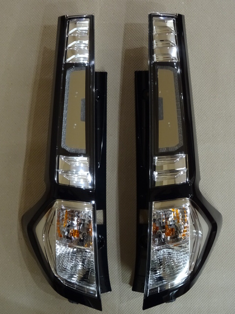 美品 タンク M900A カスタム 左右 クリア テールランプ 3D LED タイプ 