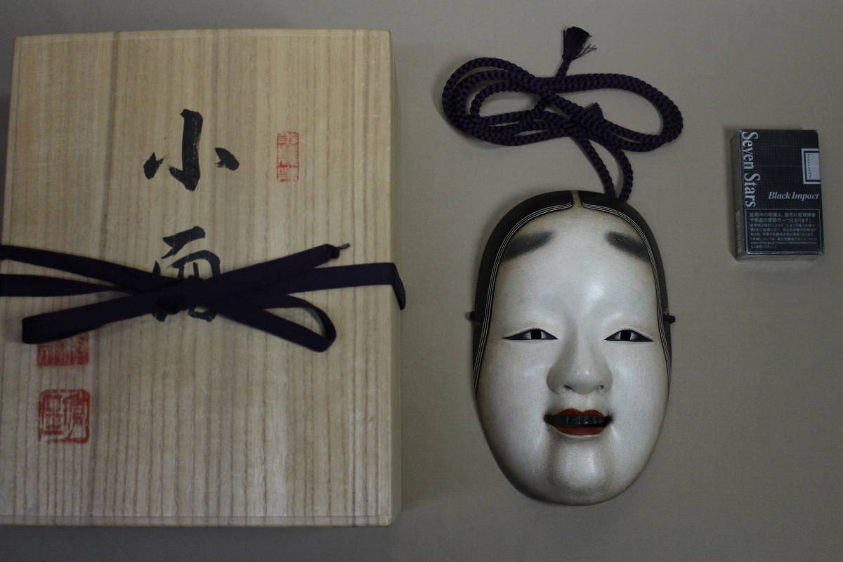 能面師 辻晃石作 小面 木彫能面 彩色 桐箱 師)石倉耕春 正絹面袋付 小面 彩色 能面師 能面 師)石倉耕春 桐箱 木彫能面 辻晃
