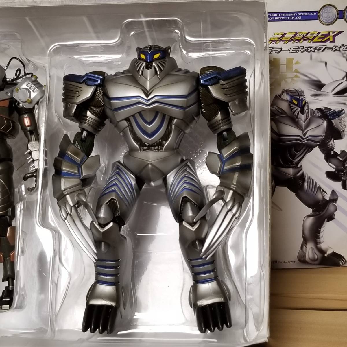 装着変身EX 仮面ライダー龍騎 ミラーモンスターズ04 公式通販 バンダイ