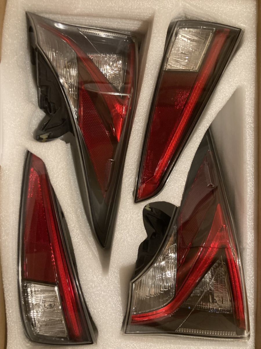 プリウス 50 純正テールランプ 前期