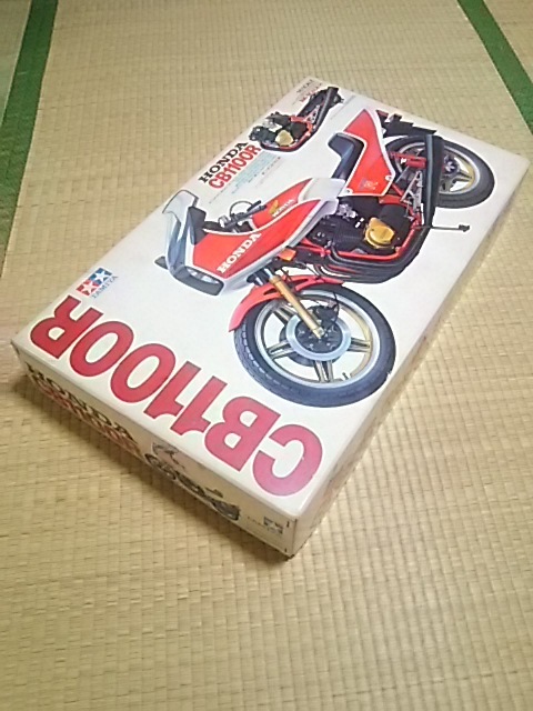 タミヤ HONDA CB1100R 1／6 ビッグスケール ホンダ 模型 CB1100R 1⁄6