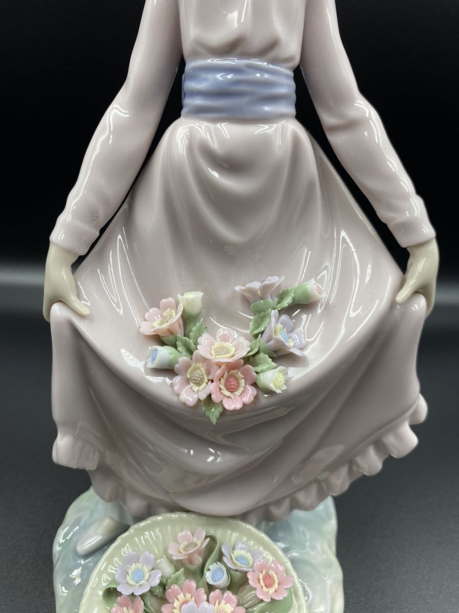 リアドロ　リヤドロ　LLADRO　少女　花 リヤドロ 5894 少女像 お花 女の子 置物 高さ約25.3cm オブジェ