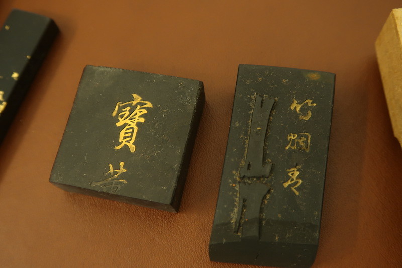 書道具 古墨 淑金 2点セット 63g 曹素功監製 金泊 中古書道具 (7) 古墨 いろいろまとめて 古梅園 鳥金光 曹素功九世