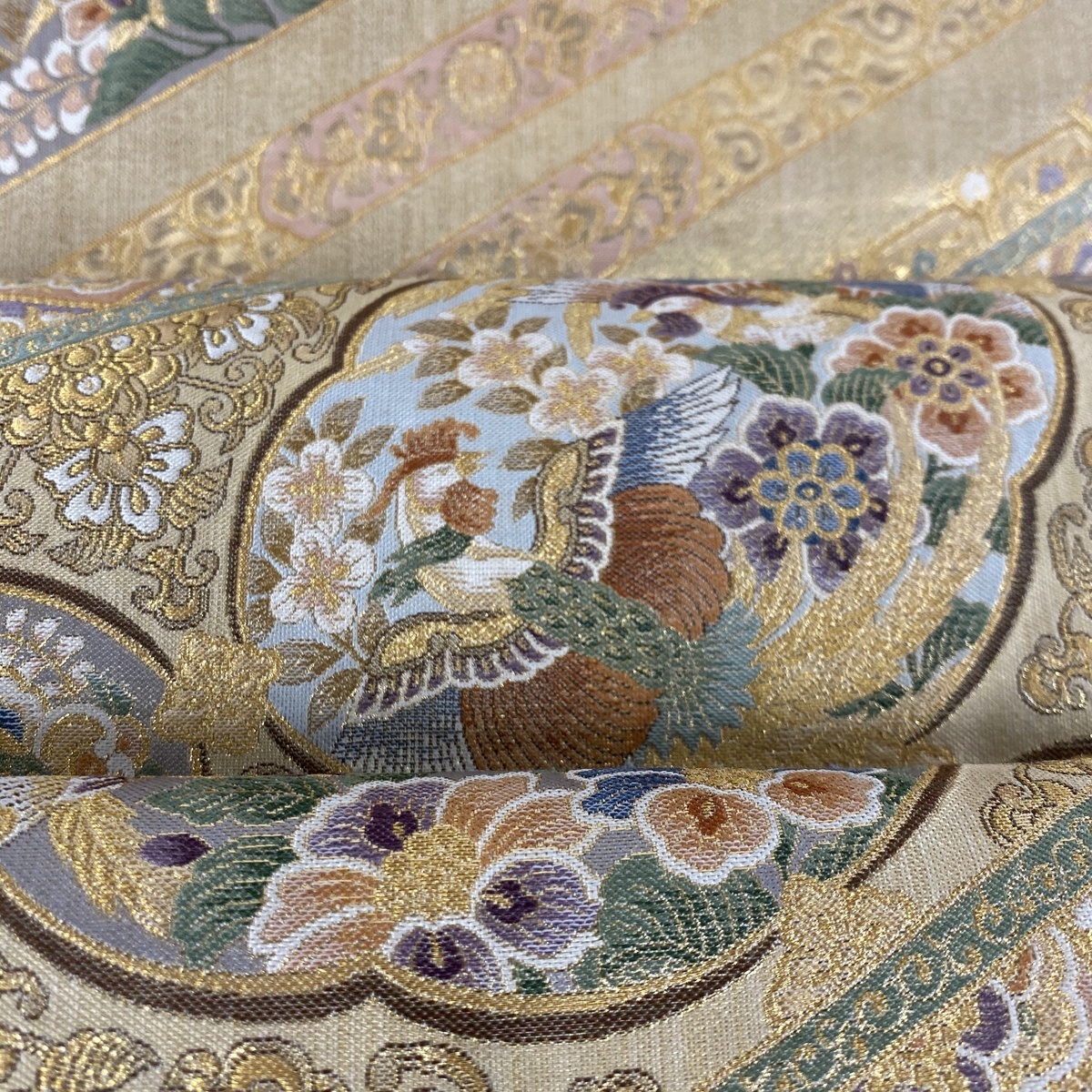 袋帯 美品 秀品 落款 正倉院斜取花鳥華文 草花 鳥 金糸 箔 金色 六通 正絹 【中古】 ☆☆☆ 袋帯 正絹 特選京摺り友禅紋意匠地袋帯 工芸総手刺繍袋帯 アウトレット Crafts