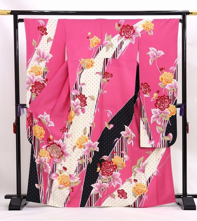 豪華振袖 駒刺繍 絞り 草花紋 正絹 逸品 着物屋こころ□豪華振袖 駒刺繍 絞り 更紗花唐草文 金銀糸 正絹 逸品