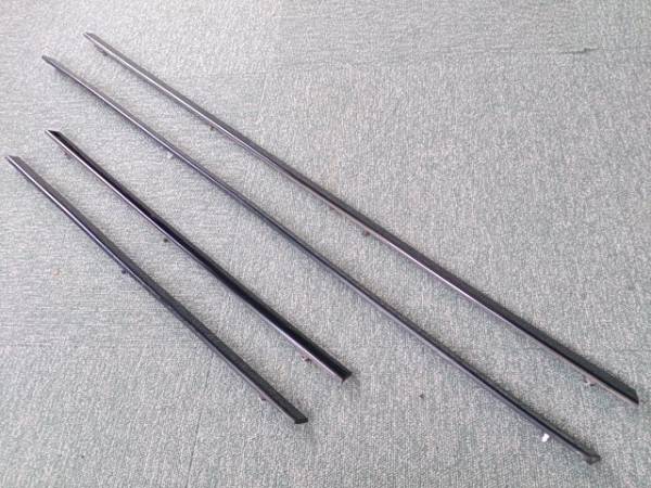 JZX100チェイサー　純正エアロ用ドアアンダーモール