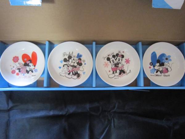 ★送料無料★ディズニーキャラクタープレート４枚組★新品★_1