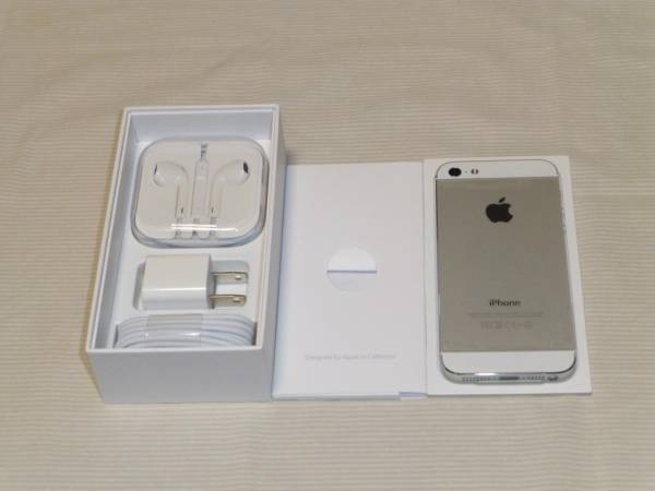 ○au iphone5 16GB 本体 【ホワイト】 【新品・未使用】○_2