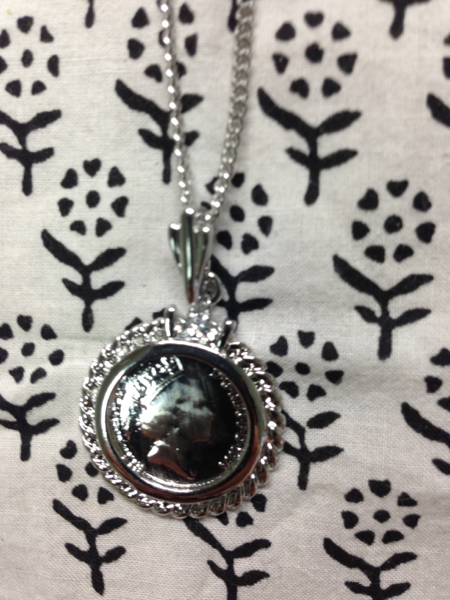 超 高級メンズネックレス エリザベスコイン シルバー シルバー 売買されたオークション情報 Yahooの商品情報をアーカイブ公開 オークファン Aucfan Com