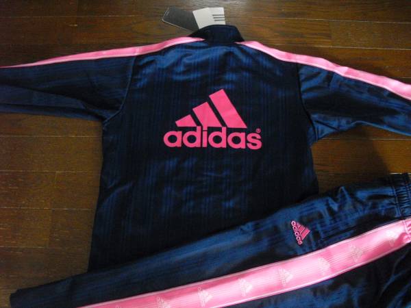 Adidas アディダス 女の子 ジャージ上下セット 130 130 125 134cm 売買されたオークション情報 Yahooの商品情報をアーカイブ公開 オークファン Aucfan Com