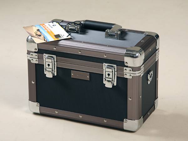 【50%off】ヴァンガード　カメラ用アルミケース 新品・送料無料_1